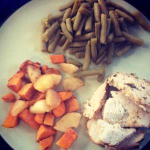 Yummy 21-Day Fix-approved dinner of herb-roasted turkey breast, roasted sweet potatoes and pears, and no-sodium green beans!